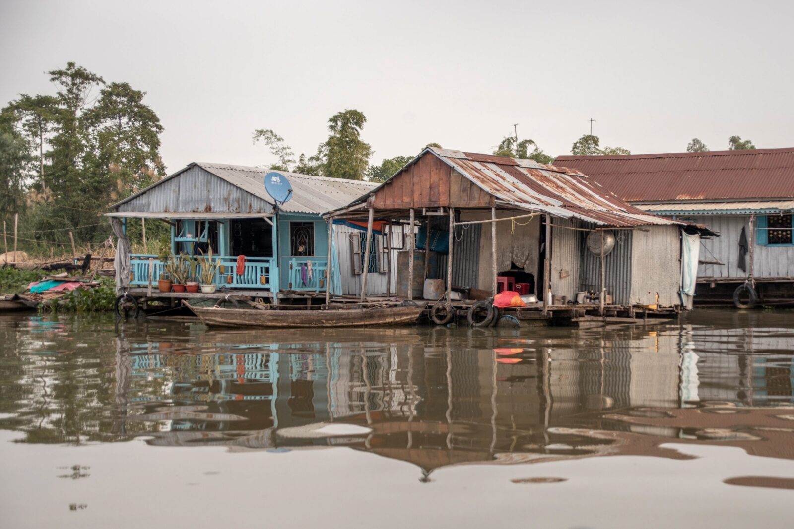 häuser auf dem wasser im mekong delta