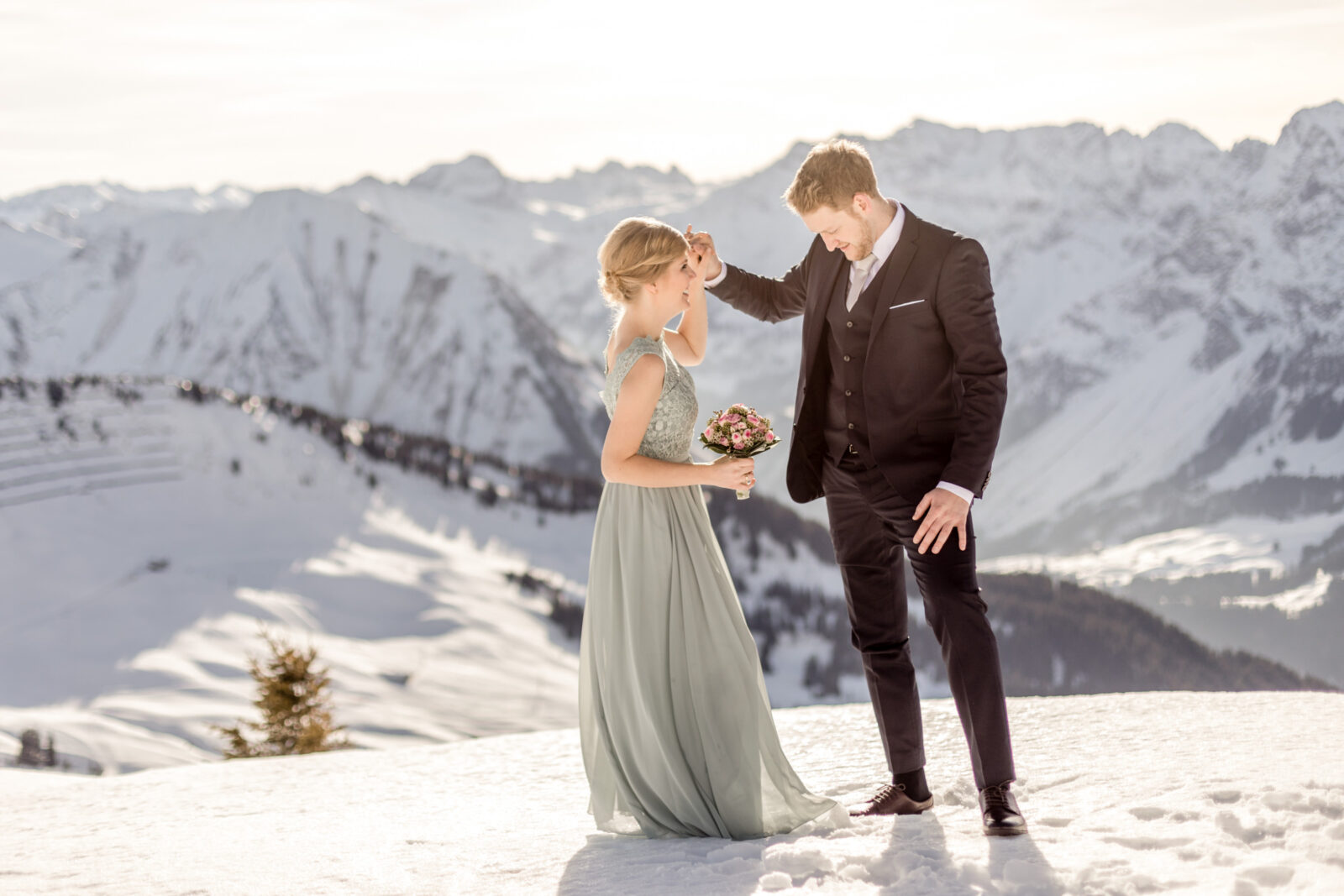 Hochzeitsfotos im Schnee in Lech