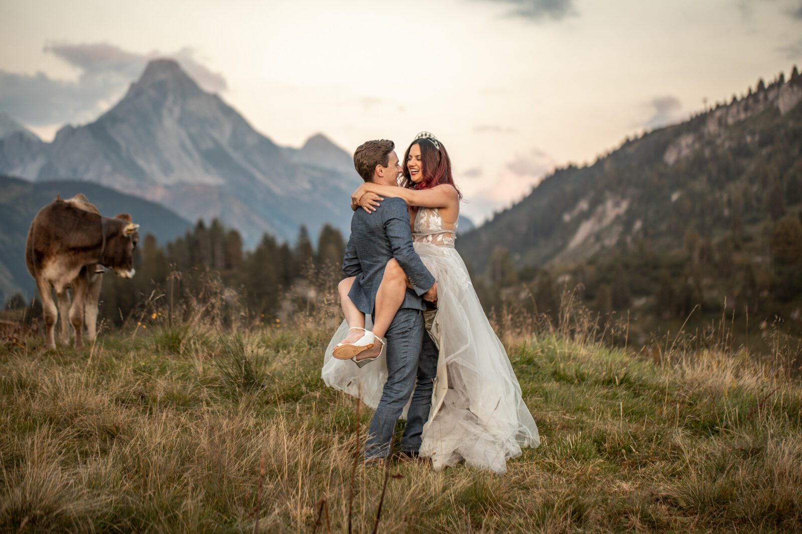 After wedding Fotos in den Bergen in den Alpen Österreichs
