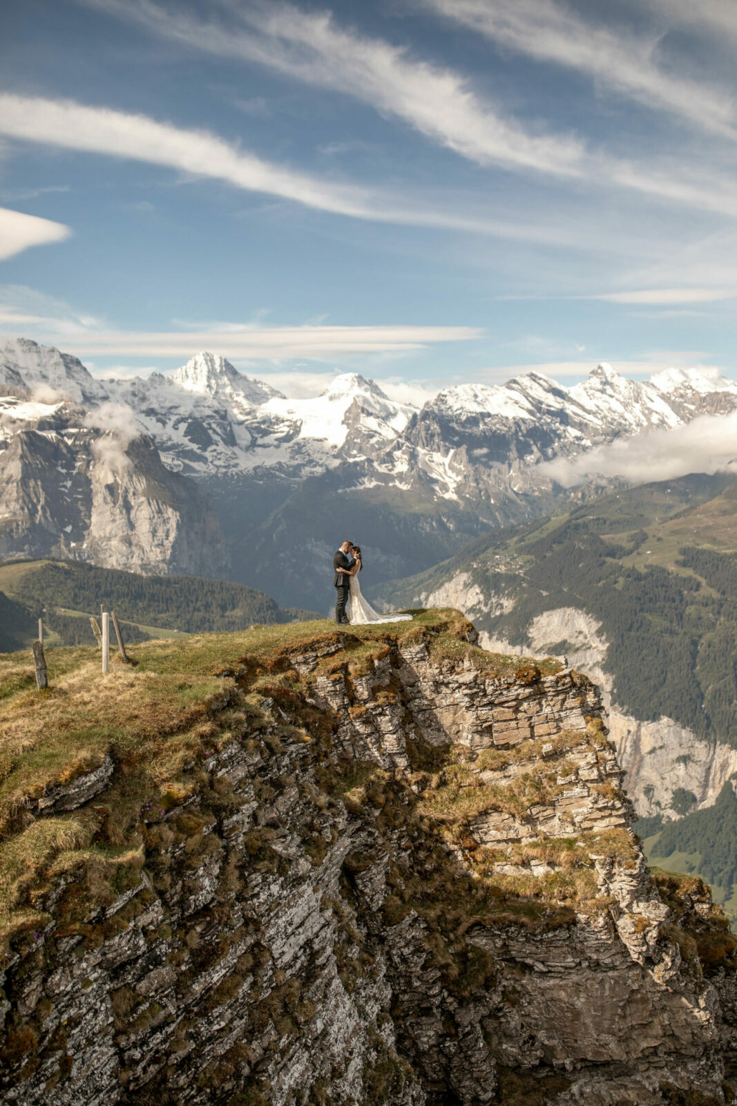 Heiraten auf Felsenklippe in der Schweiz