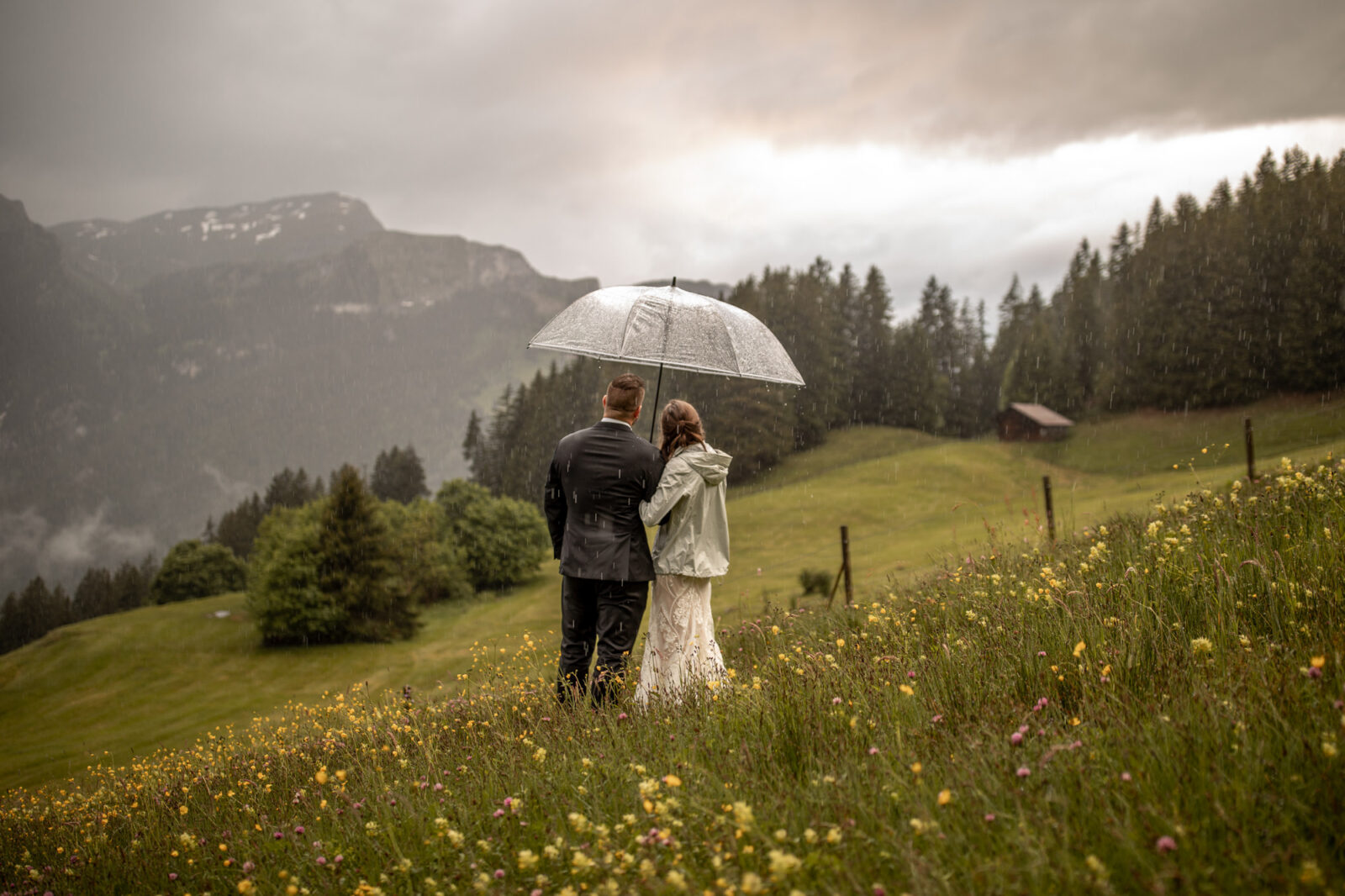 Heiraten zu zweit im Regen