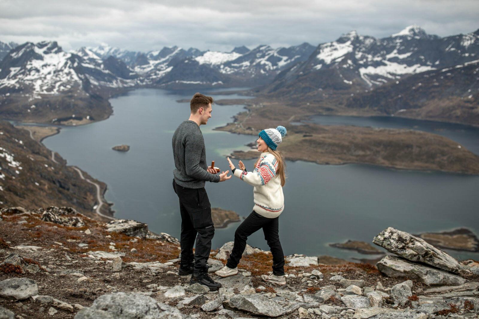 Verlobung über den Fjorden Norwegens