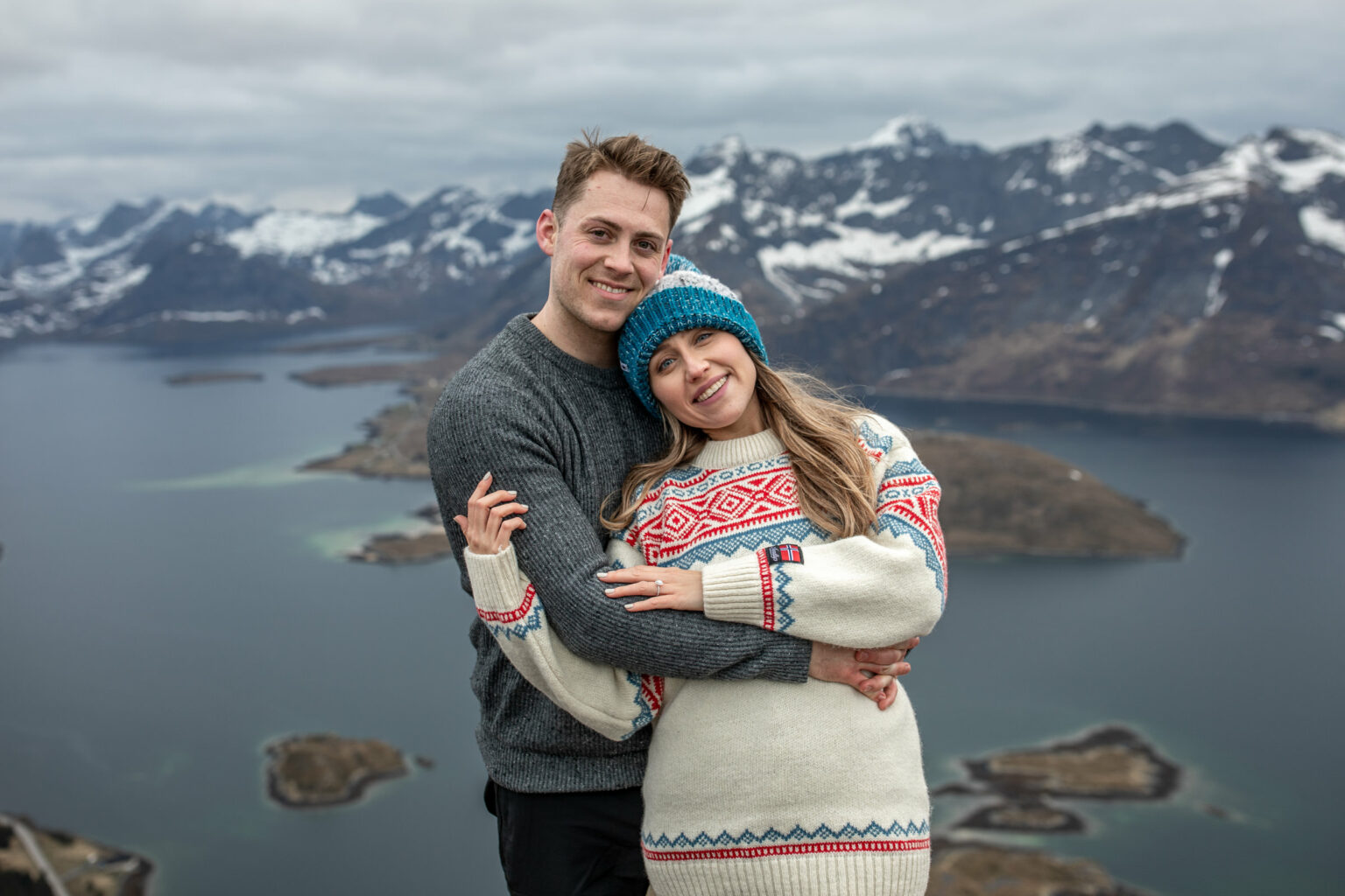 Verlobungsfotos in Norwegen Fotografen Wild Embrace