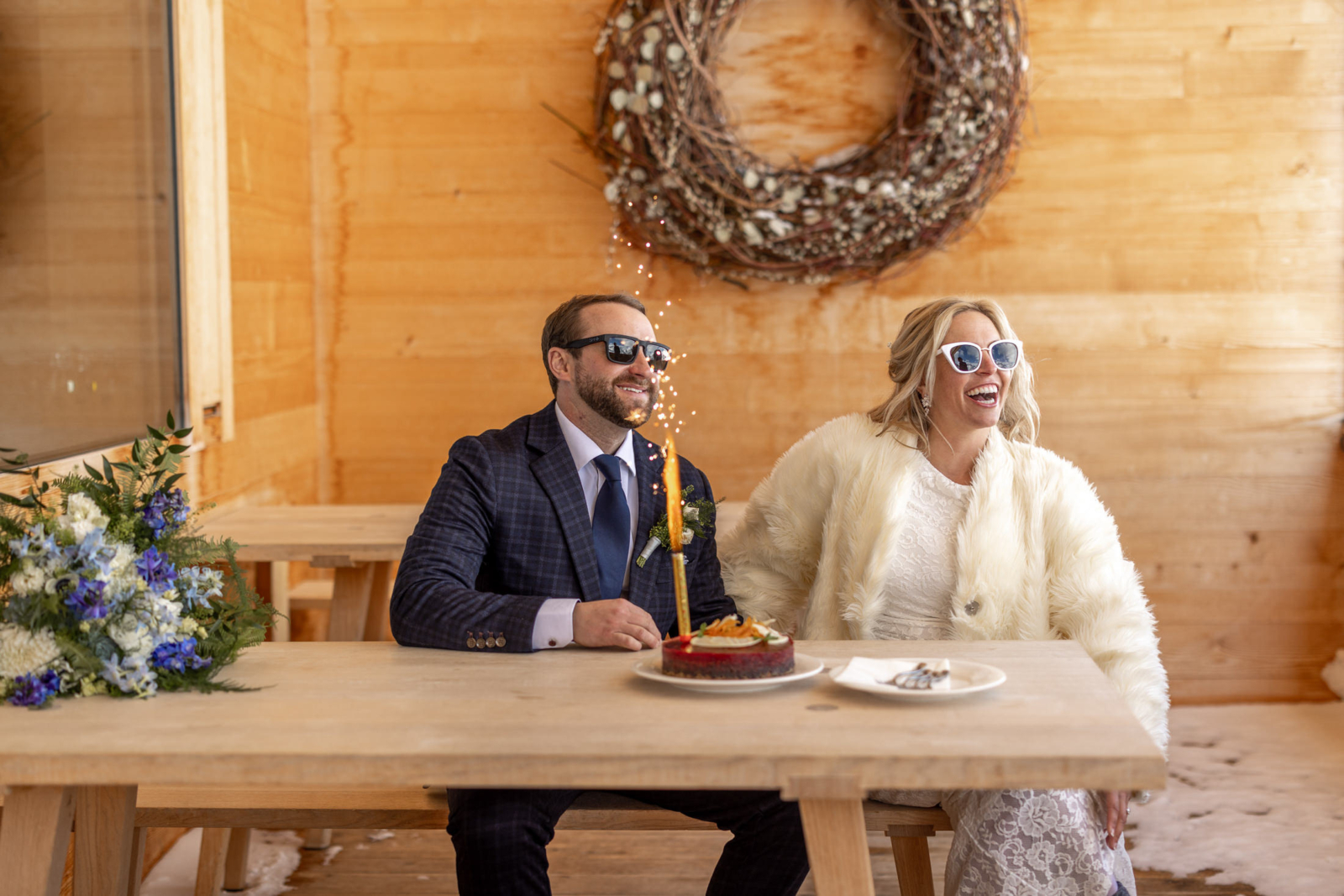 Hochzeitstorte in der Skihütte