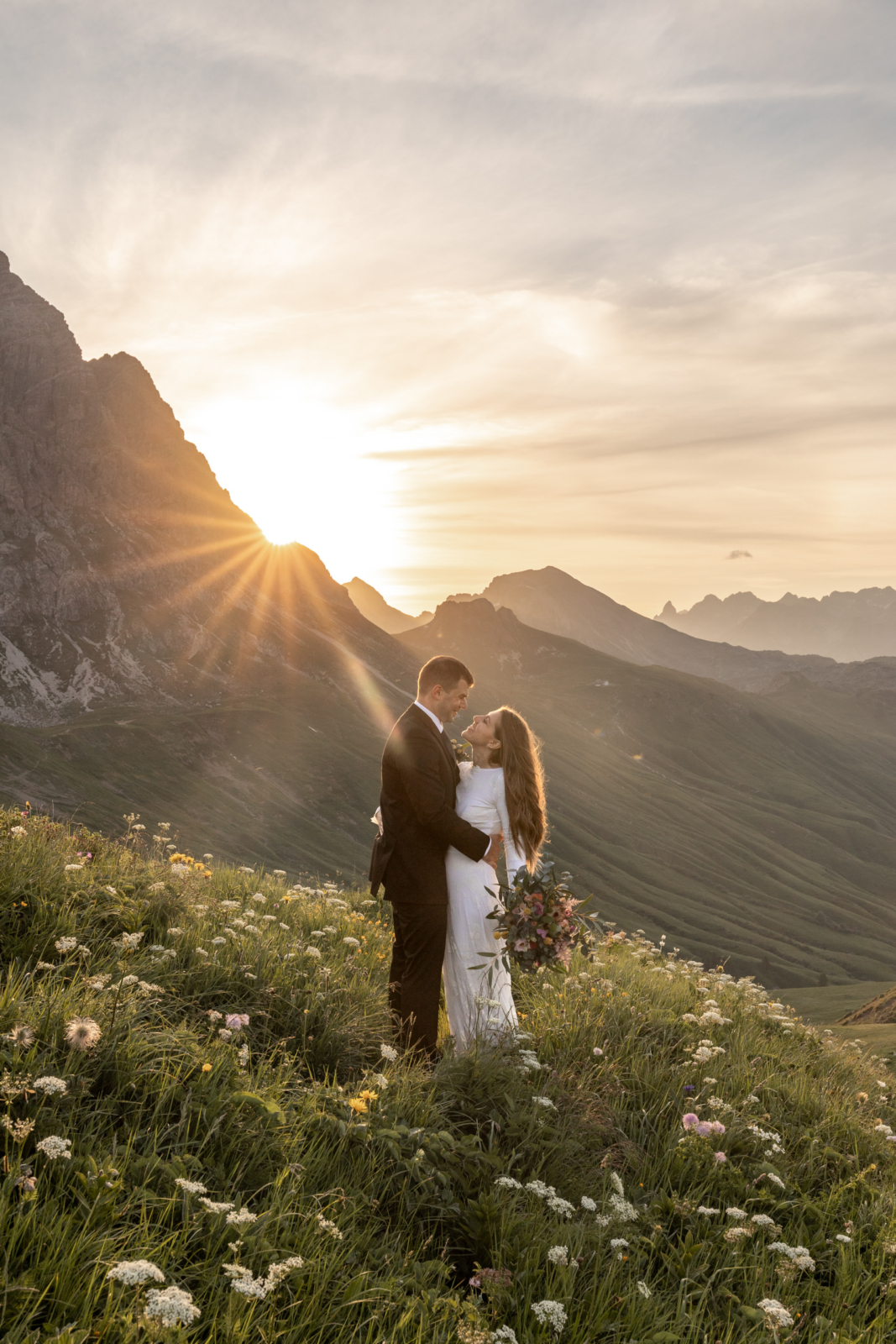 Sonnenaufgangs Elopement Hochzeit in den Bergen