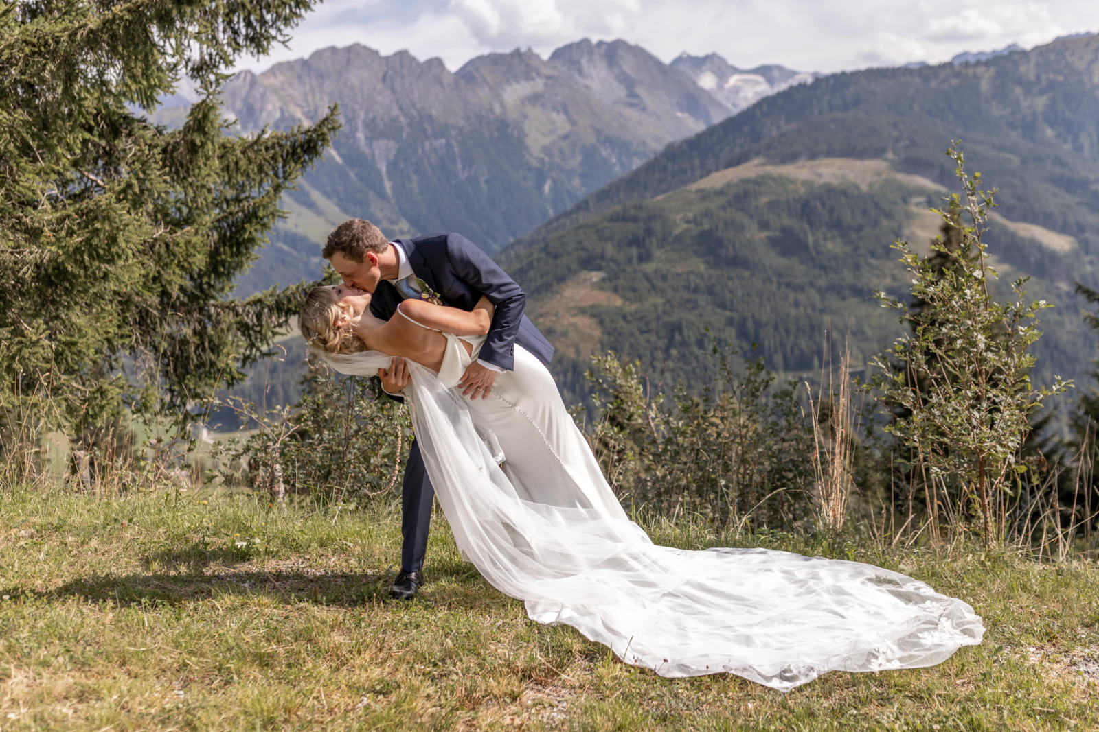 Hochzeits Fotos in den Bergen in Zillertal in Tirol