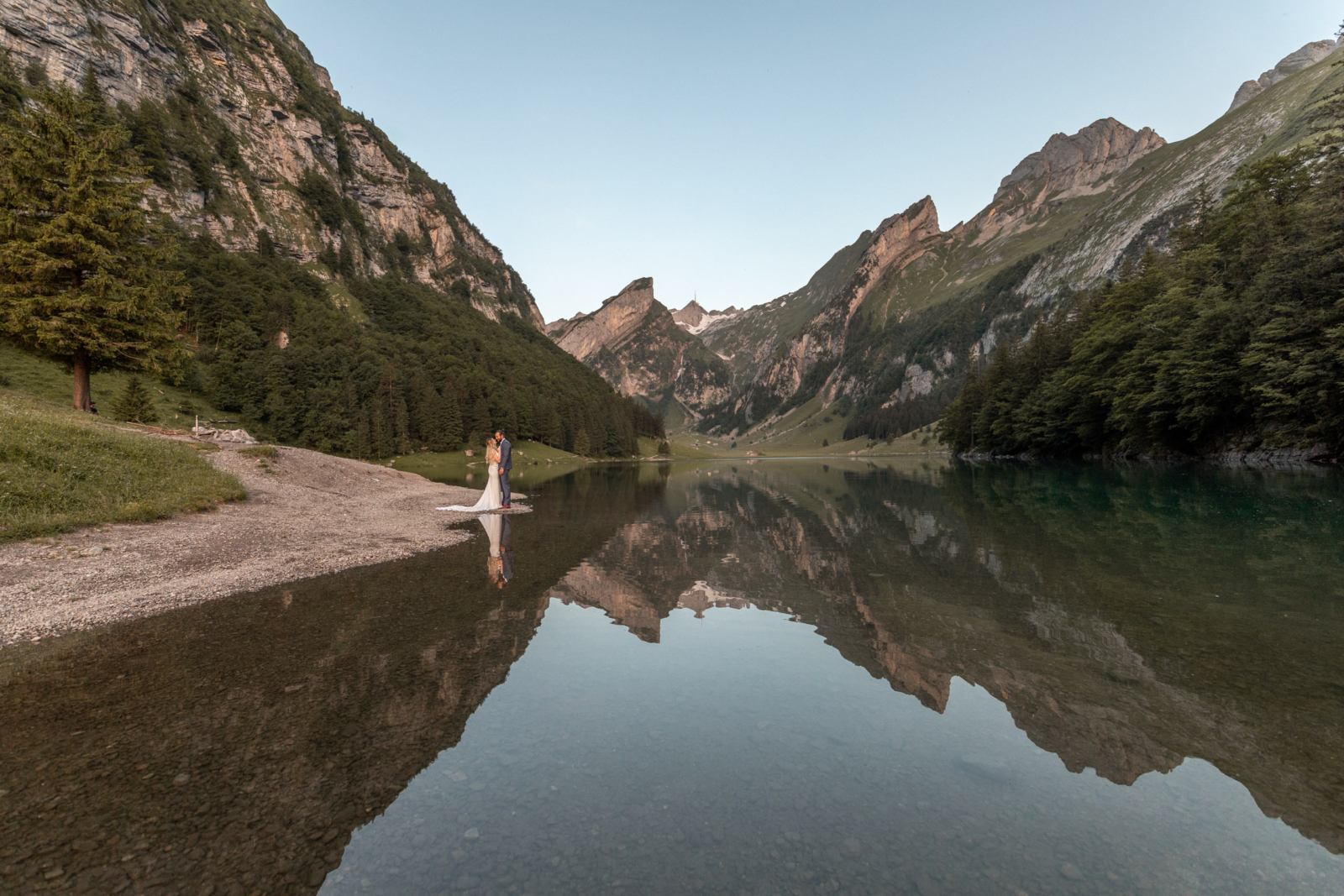 Pre Wedding Fotos am Seealpsee in der Schweiz