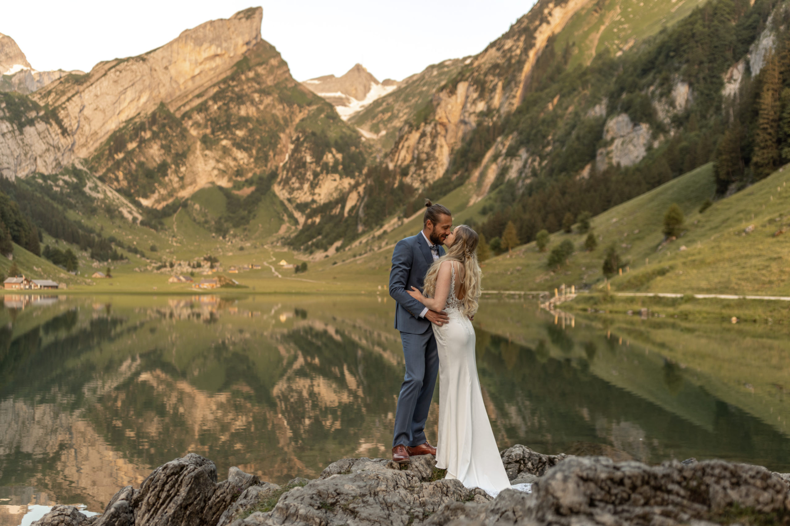 Hochzeits Fotos am Seealpsee in der Schweiz